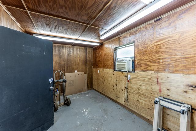 1797 Sh 30 E, Huntsville, TX 77320