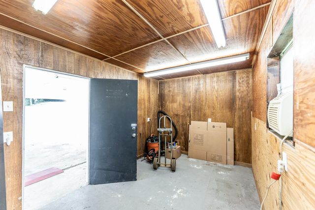 1797 Sh 30 E, Huntsville, TX 77320