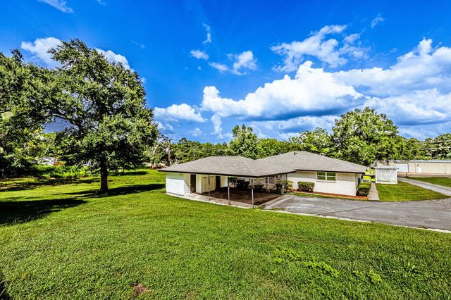 1797 Sh 30 E, Huntsville, TX 77320