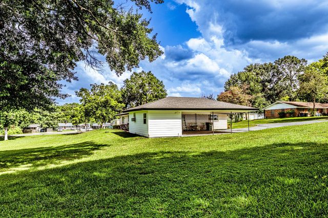1797 Sh 30 E, Huntsville, TX 77320