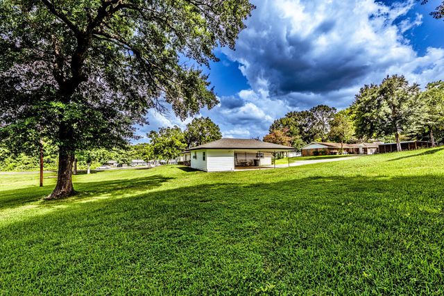 1797 Sh 30 E, Huntsville, TX 77320