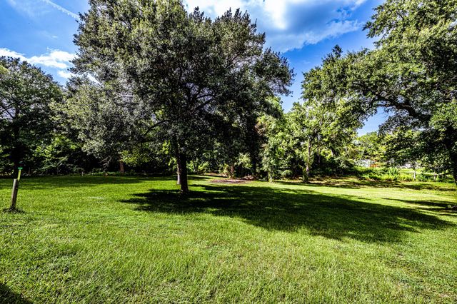 1797 Sh 30 E, Huntsville, TX 77320