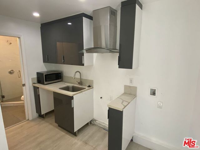 6417 Crescent Street, Los Angeles, CA 90042