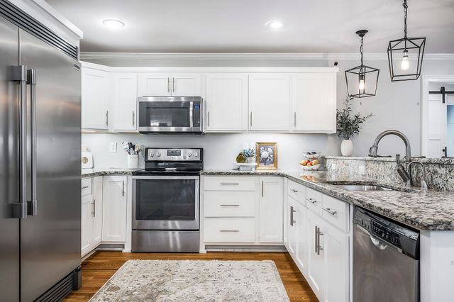 760 Lakeland Dr, Mcminnville, TN 37110