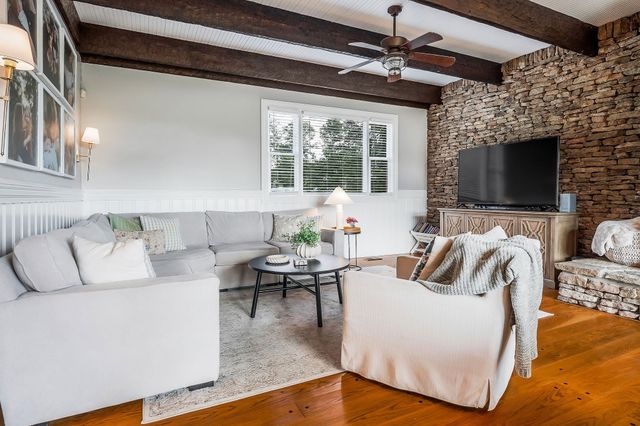 760 Lakeland Dr, Mcminnville, TN 37110