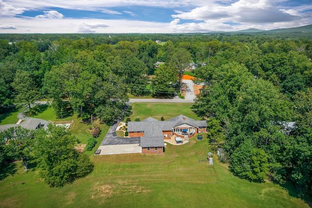 760 Lakeland Dr, Mcminnville, TN 37110