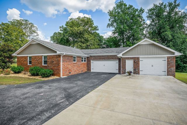 760 Lakeland Dr, Mcminnville, TN 37110