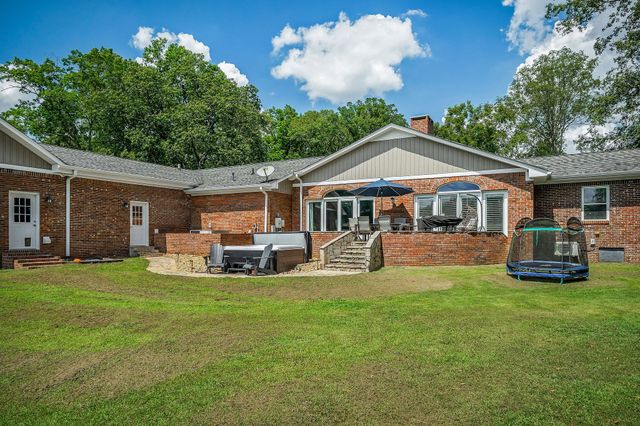 760 Lakeland Dr, Mcminnville, TN 37110