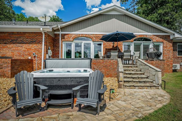 760 Lakeland Dr, Mcminnville, TN 37110