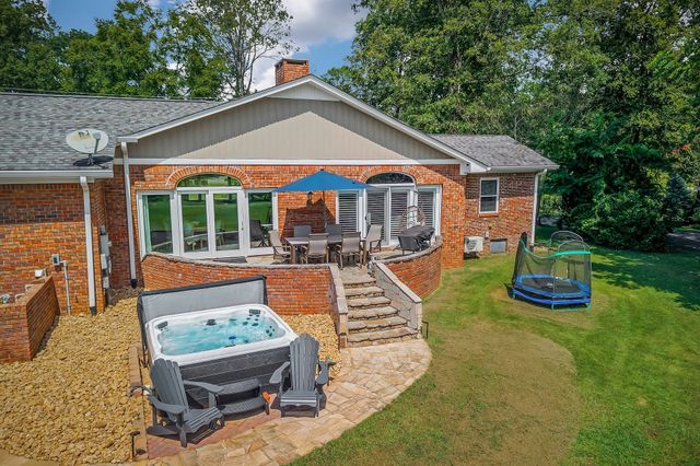 760 Lakeland Dr, Mcminnville, TN 37110