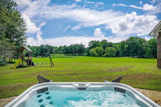 760 Lakeland Dr, Mcminnville, TN 37110