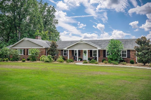 760 Lakeland Dr, Mcminnville, TN 37110
