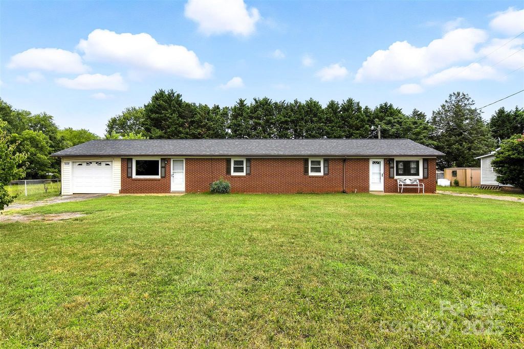 1351-1353 33rd Street SE, Conover, NC 28613