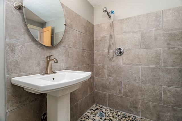 17 Fairview, Ashburnham, MA 01430