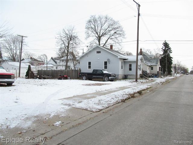 1711 Oak Street, Port Huron, MI 48060