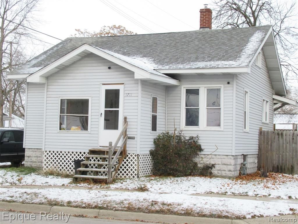 1711 Oak Street, Port Huron, MI 48060