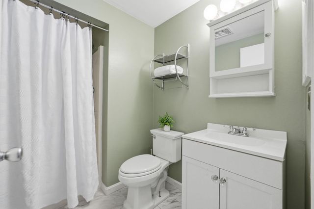 1505 KENSINGTON DR, Hagerstown, MD 21742