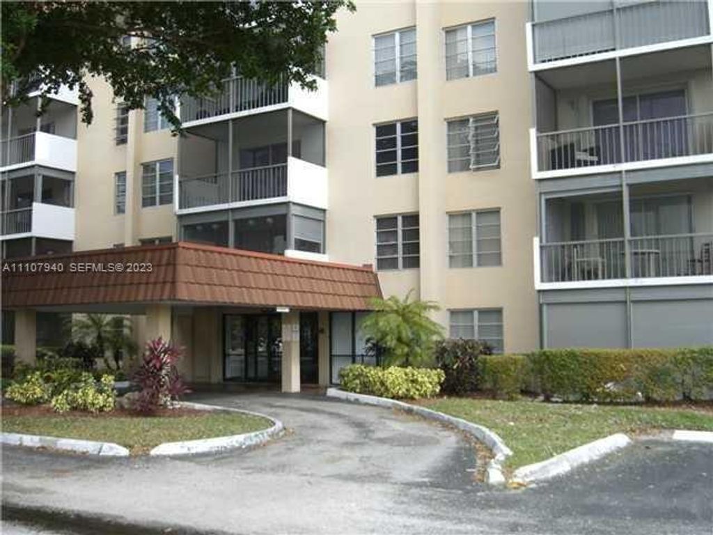 4158 Inverrary Drive 411, Lauderhill, FL 33319