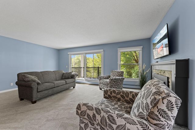 3030 Saint Albans Mill Road 215, Minnetonka, MN 55305