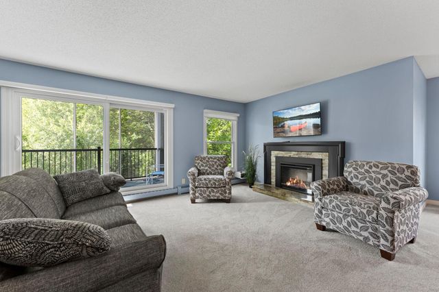 3030 Saint Albans Mill Road 215, Minnetonka, MN 55305