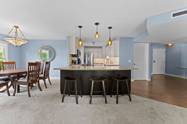 3030 Saint Albans Mill Road 215, Minnetonka, MN 55305