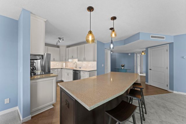 3030 Saint Albans Mill Road 215, Minnetonka, MN 55305