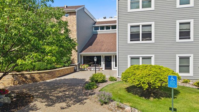 3030 Saint Albans Mill Road 215, Minnetonka, MN 55305