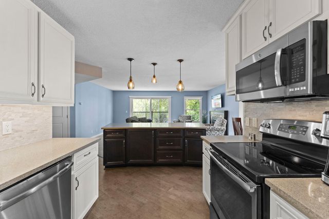 3030 Saint Albans Mill Road 215, Minnetonka, MN 55305
