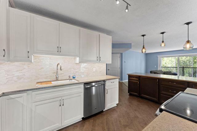 3030 Saint Albans Mill Road 215, Minnetonka, MN 55305
