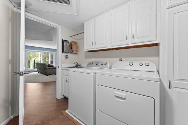 3030 Saint Albans Mill Road 215, Minnetonka, MN 55305