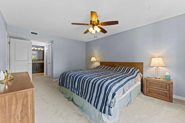 3030 Saint Albans Mill Road 215, Minnetonka, MN 55305