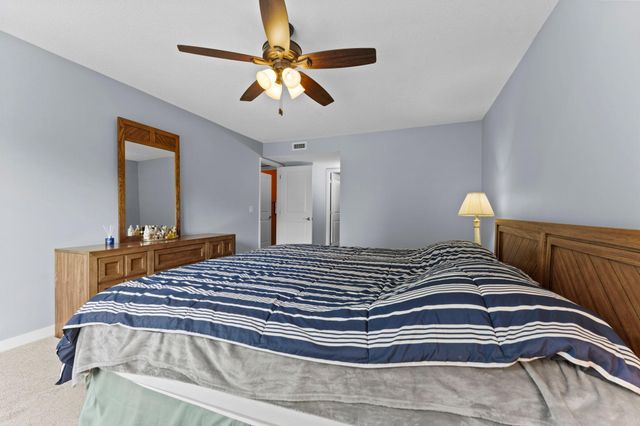 3030 Saint Albans Mill Road 215, Minnetonka, MN 55305