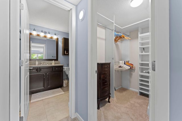 3030 Saint Albans Mill Road 215, Minnetonka, MN 55305