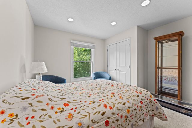 3030 Saint Albans Mill Road 215, Minnetonka, MN 55305