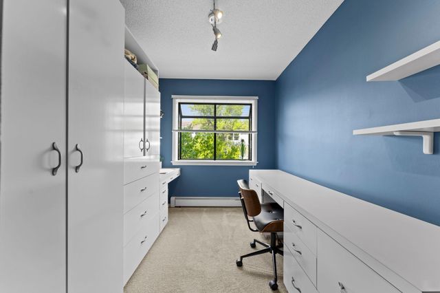 3030 Saint Albans Mill Road 215, Minnetonka, MN 55305