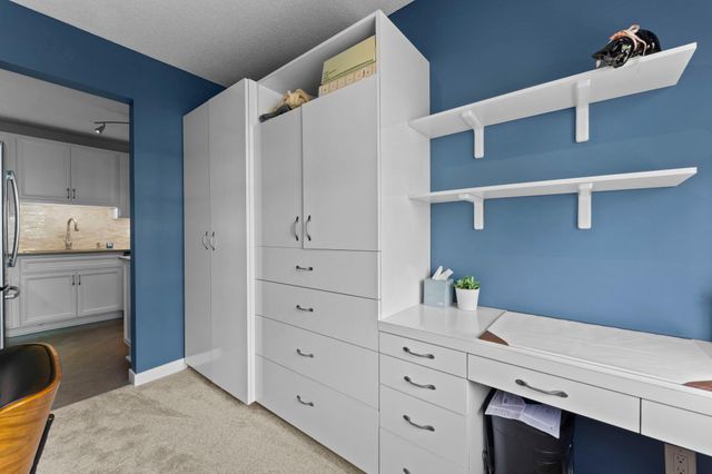 3030 Saint Albans Mill Road 215, Minnetonka, MN 55305