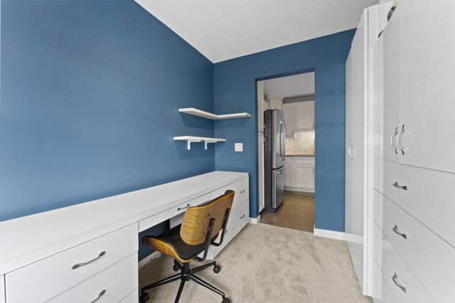 3030 Saint Albans Mill Road 215, Minnetonka, MN 55305