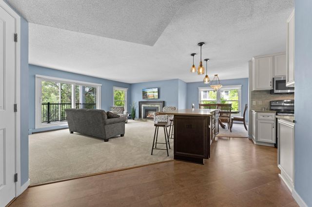 3030 Saint Albans Mill Road 215, Minnetonka, MN 55305