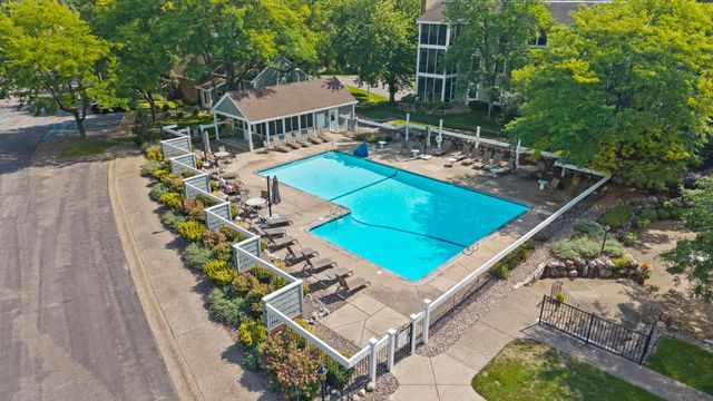 3030 Saint Albans Mill Road 215, Minnetonka, MN 55305