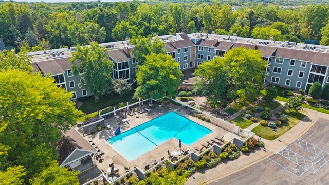 3030 Saint Albans Mill Road 215, Minnetonka, MN 55305