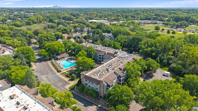 3030 Saint Albans Mill Road 215, Minnetonka, MN 55305