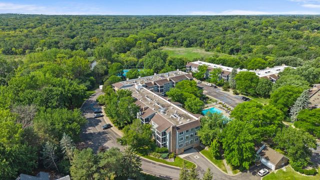 3030 Saint Albans Mill Road 215, Minnetonka, MN 55305