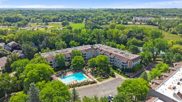 3030 Saint Albans Mill Road 215, Minnetonka, MN 55305