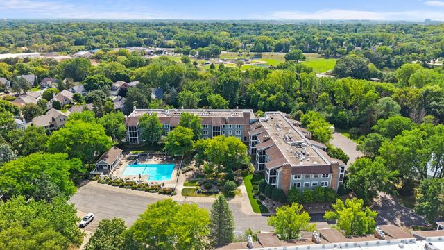 3030 Saint Albans Mill Road 215, Minnetonka, MN 55305