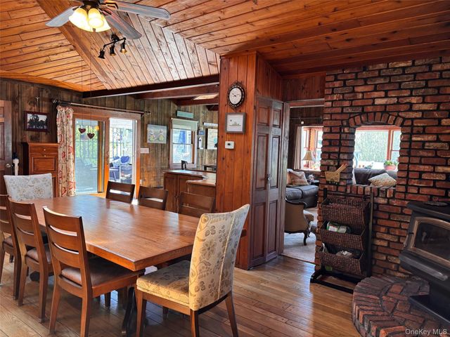 212 Matthews Road, Oakdale, NY 11769