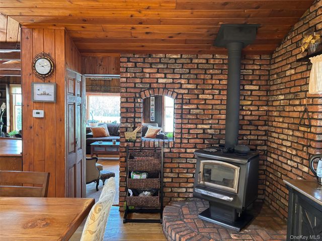 212 Matthews Road, Oakdale, NY 11769