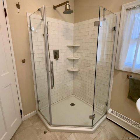 212 Matthews Road, Oakdale, NY 11769