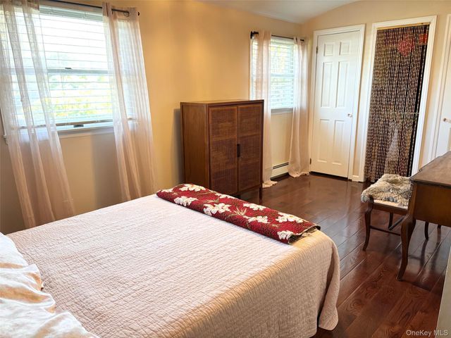 212 Matthews Road, Oakdale, NY 11769