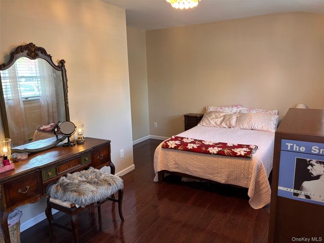 212 Matthews Road, Oakdale, NY 11769