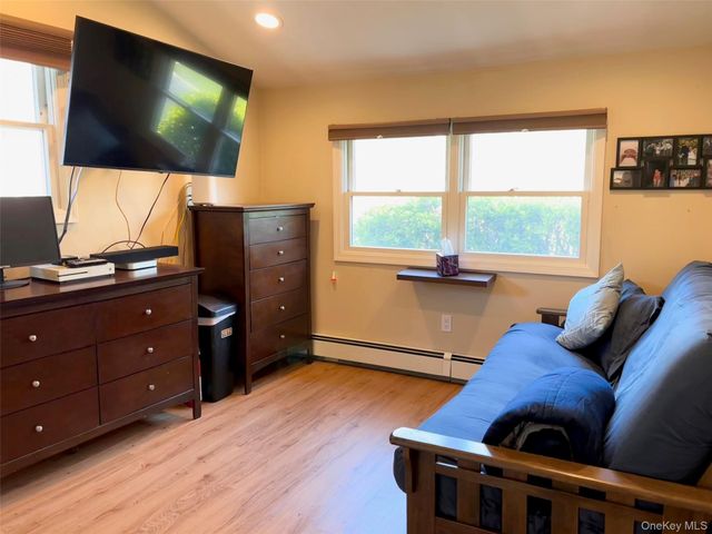 212 Matthews Road, Oakdale, NY 11769